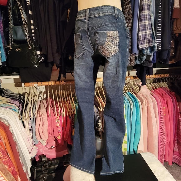 L.E.I. ♡ Dark Distressed "Ashley Trouble" Embroidered|Embellished Bling Jeans 3R - Picture 15 of 17